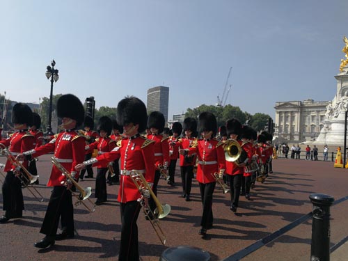 changing of the guard at Buckingham Palace