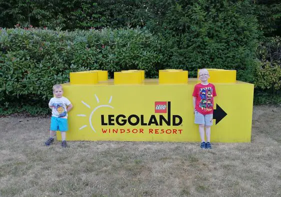 Two brothers standing at the Legoland Windsor sign