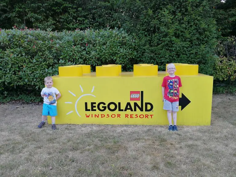 Two brothers standing at the Legoland Windsor sign