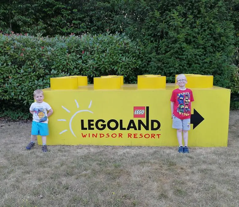 Two brothers standing at the Legoland Windsor sign