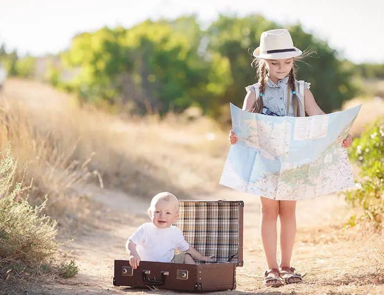 Travel in a suitcase with her older sister